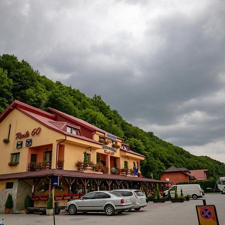 Pensiune Restaurant Route60 Ciucea Exterior photo