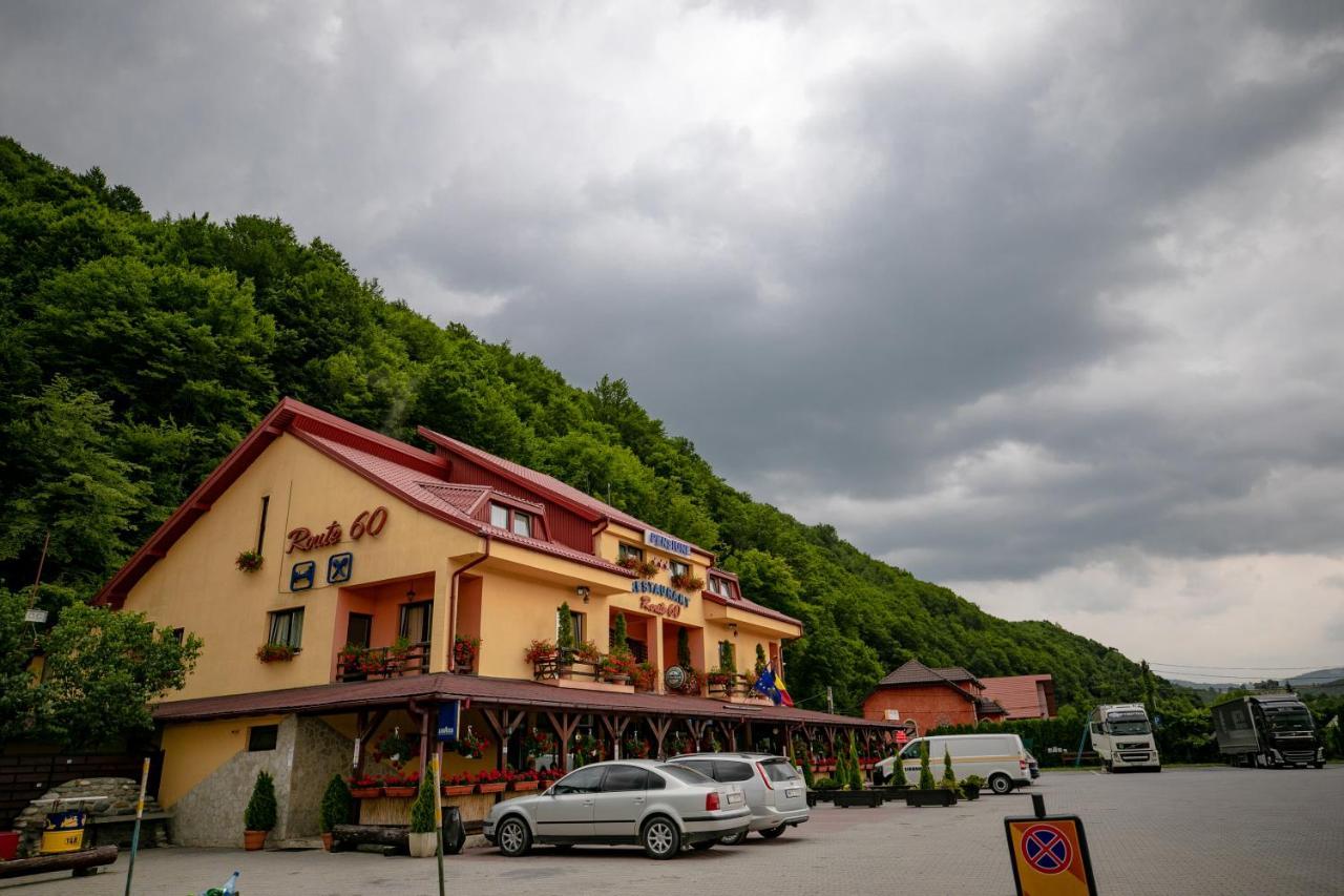 Pensiune Restaurant Route60 Ciucea Exterior photo