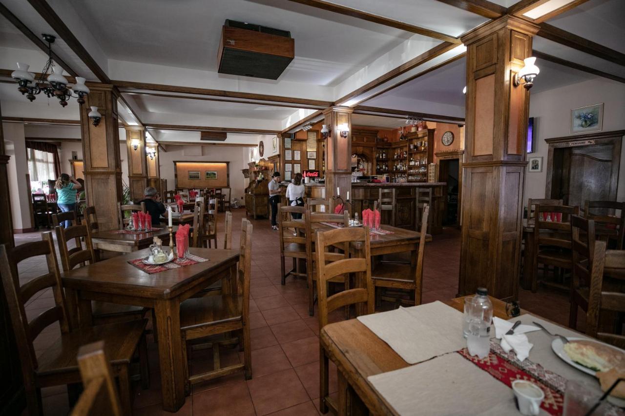 Pensiune Restaurant Route60 Ciucea Exterior photo